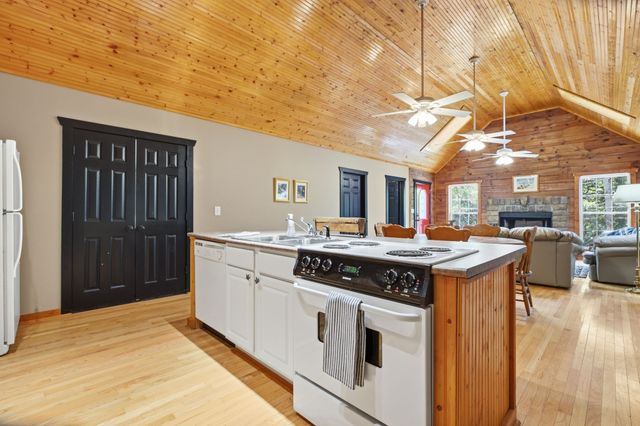 680 Lakeside Dr, Smithville, TN 37166