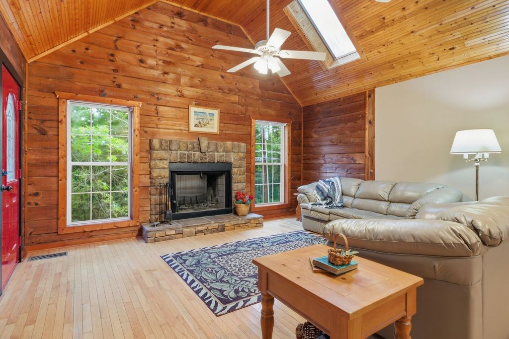 680 Lakeside Dr, Smithville, TN 37166