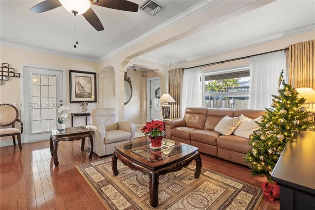 800 NE 6th St 1, Fort Lauderdale, FL 33304