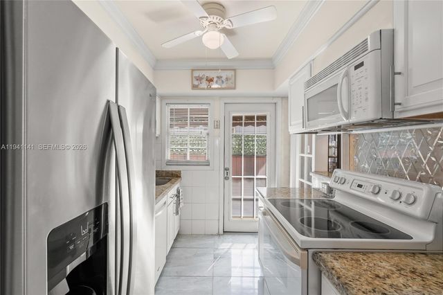 800 NE 6th St 1, Fort Lauderdale, FL 33304