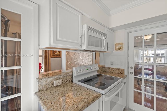 800 NE 6th St 1, Fort Lauderdale, FL 33304