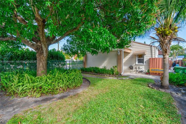 800 NE 6th St 1, Fort Lauderdale, FL 33304