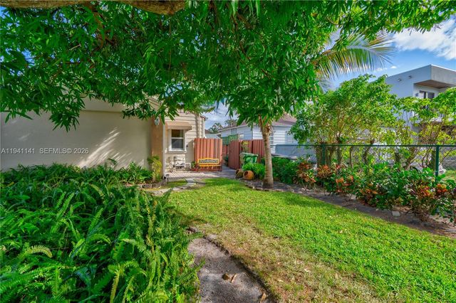 800 NE 6th St 1, Fort Lauderdale, FL 33304