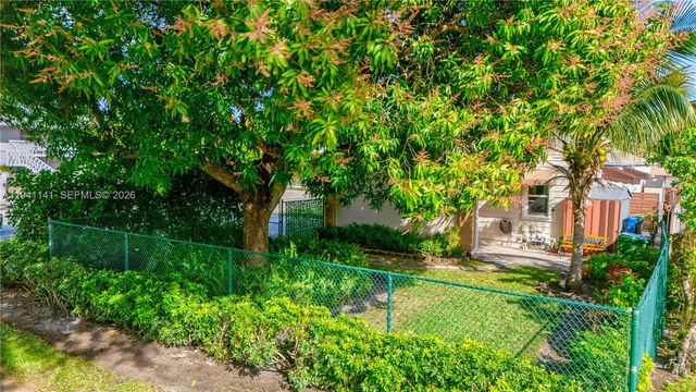 800 NE 6th St 1, Fort Lauderdale, FL 33304