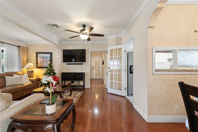 800 NE 6th St 1, Fort Lauderdale, FL 33304