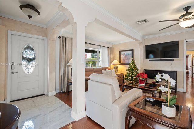 800 NE 6th St 1, Fort Lauderdale, FL 33304