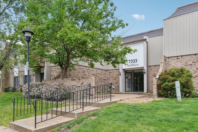 7333 Grand Avenue 102, Downers Grove, IL 60516