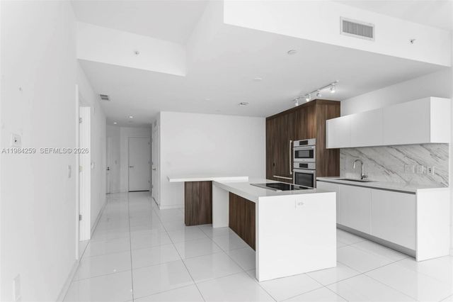 851 NE 1st Ave 3010, Miami, FL 33132