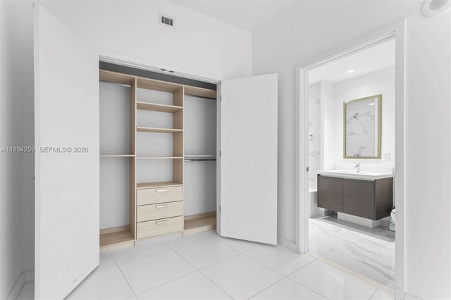 851 NE 1st Ave 3010, Miami, FL 33132