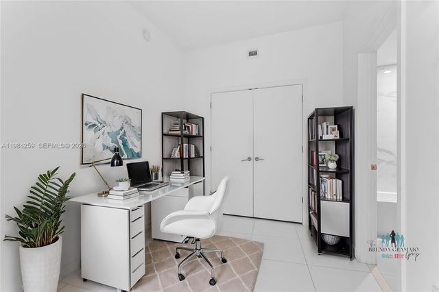 851 NE 1st Ave 3010, Miami, FL 33132