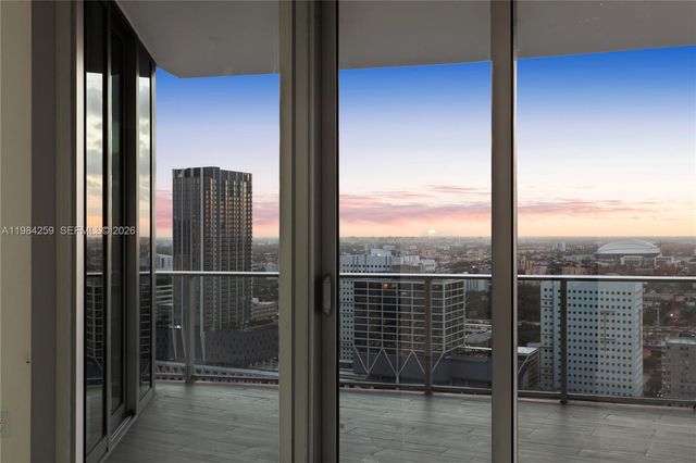 851 NE 1st Ave 3010, Miami, FL 33132