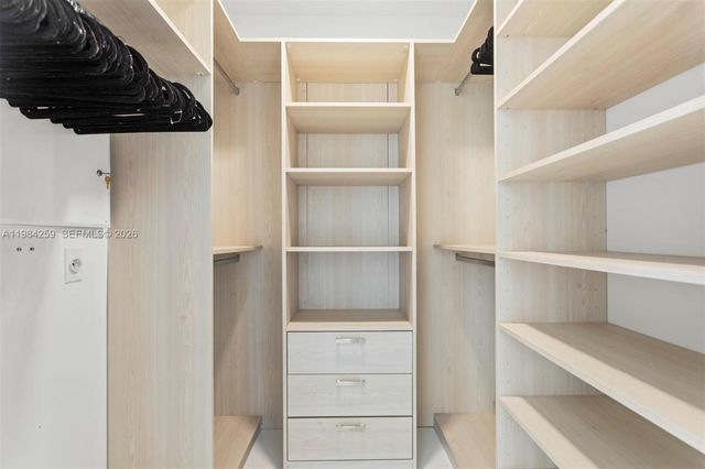 851 NE 1st Ave 3010, Miami, FL 33132