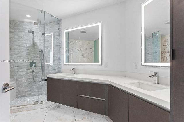 851 NE 1st Ave 3010, Miami, FL 33132