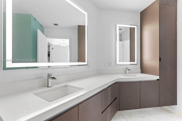 851 NE 1st Ave 3010, Miami, FL 33132