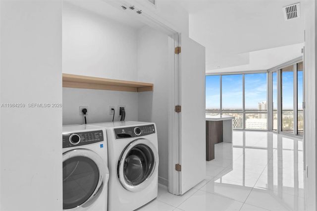 851 NE 1st Ave 3010, Miami, FL 33132