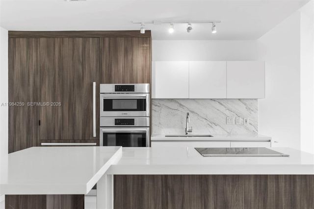 851 NE 1st Ave 3010, Miami, FL 33132