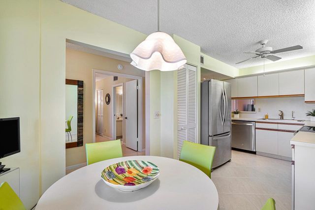 10092 Cedar Point Boulevard 302, Boynton Beach, FL 33437