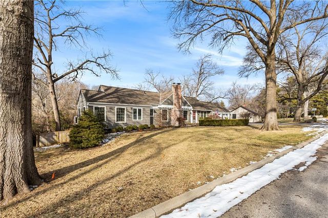 8302 CHEROKEE Lane, Leawood, KS 66206