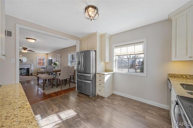 7809 Kenridge Lane, St Louis, MO 63119