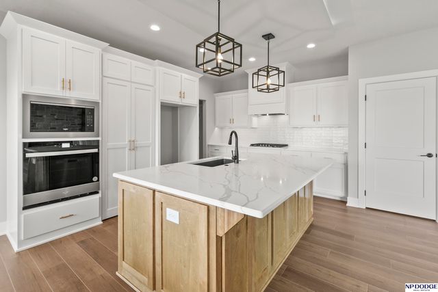 20976 Ogden Street, Elkhorn, NE 68022