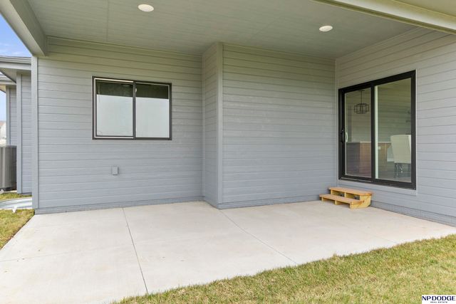 20976 Ogden Street, Elkhorn, NE 68022