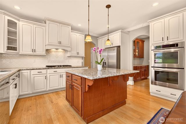 15516 56th Avenue W, Edmonds, WA 98026