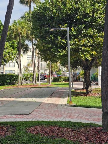 20400 W Country Club Dr 315, Aventura, FL 33180