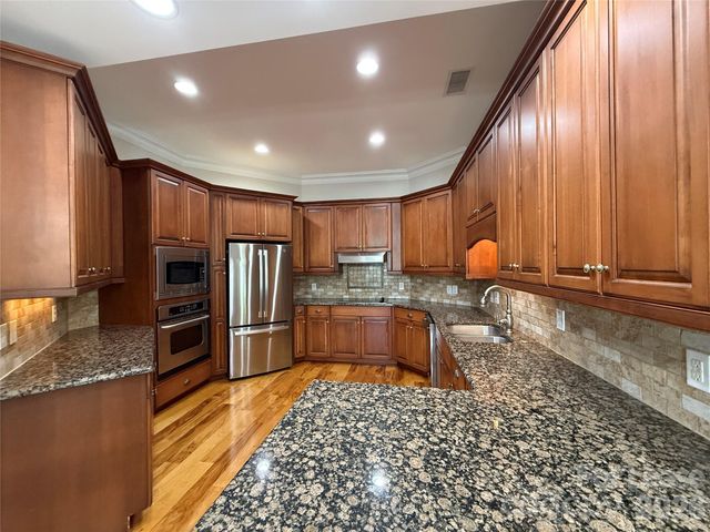 21025 Catawba Avenue 202, Cornelius, NC 28031
