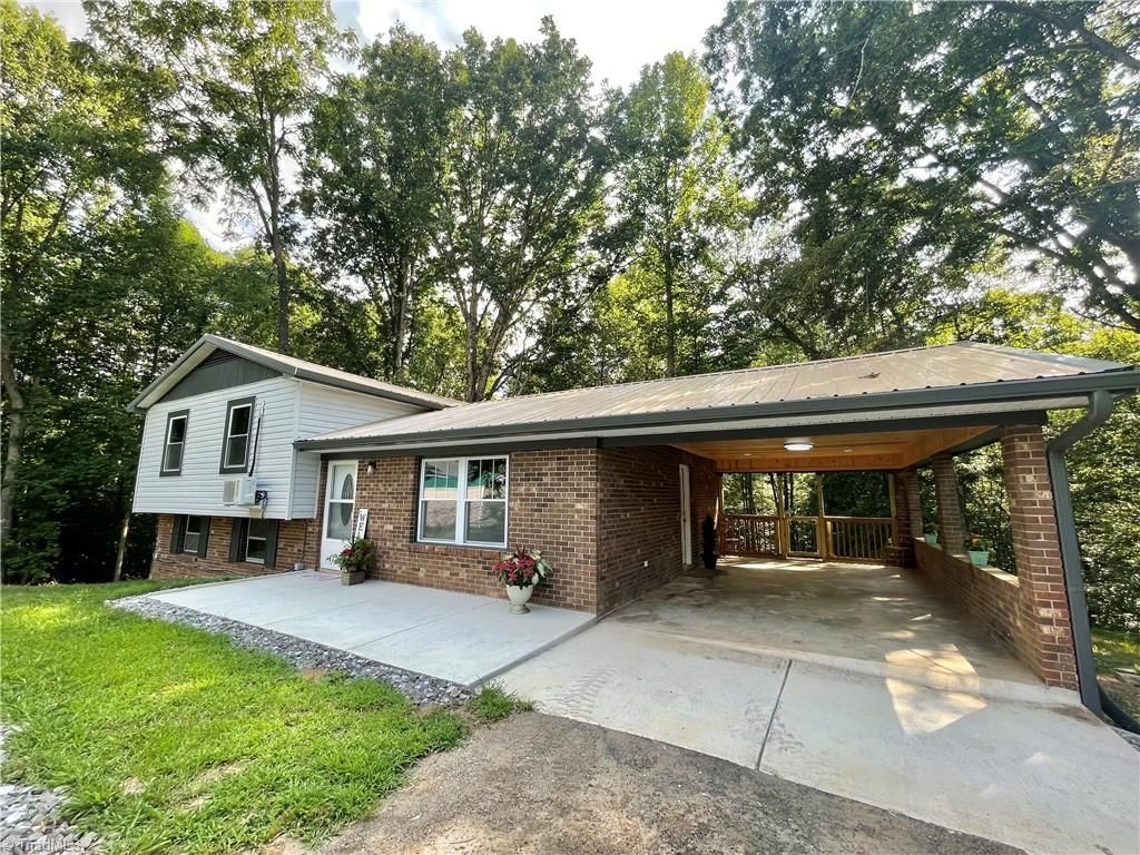 297 Oakley Drive, North Wilkesboro, NC 28659