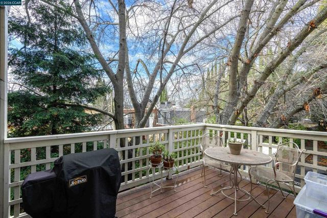 2721 Oak Rd L, Walnut Creek, CA 94597