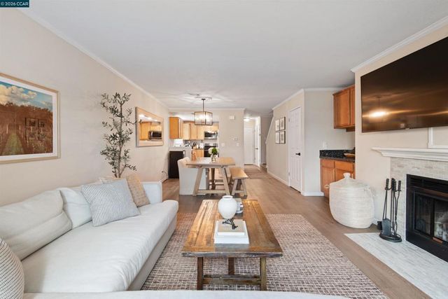 2721 Oak Rd L, Walnut Creek, CA 94597