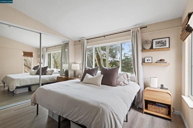 2721 Oak Rd L, Walnut Creek, CA 94597