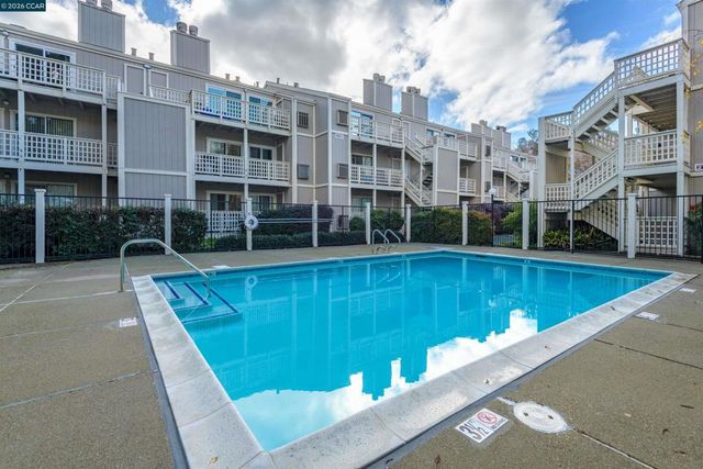 2721 Oak Rd L, Walnut Creek, CA 94597