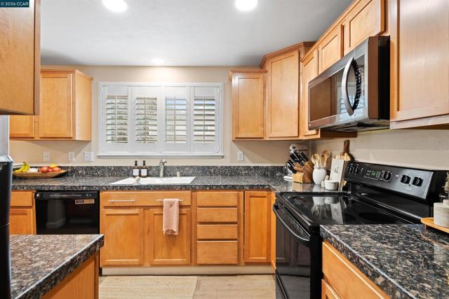 2721 Oak Rd L, Walnut Creek, CA 94597