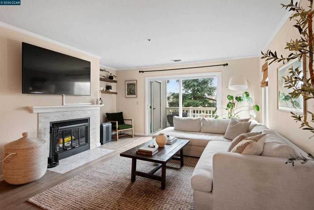 2721 Oak Rd L, Walnut Creek, CA 94597