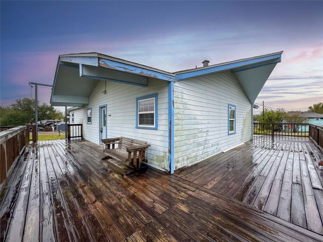 1045 12th Street, Dickinson, TX 77539