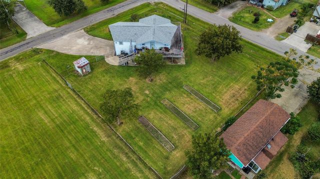 1045 12th Street, Dickinson, TX 77539