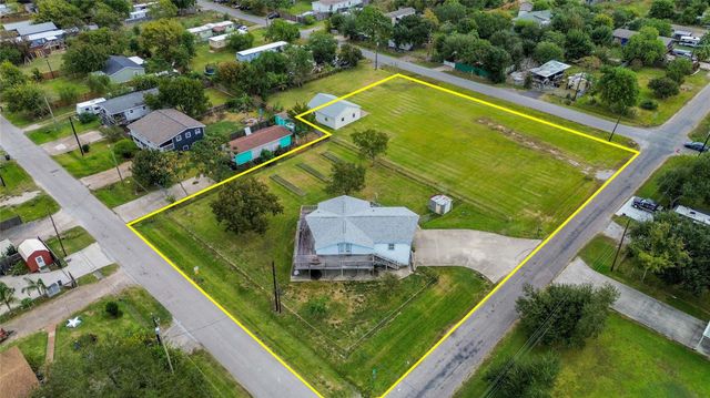1045 12th Street, Dickinson, TX 77539