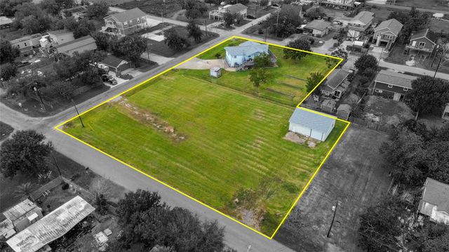 1045 12th Street, Dickinson, TX 77539