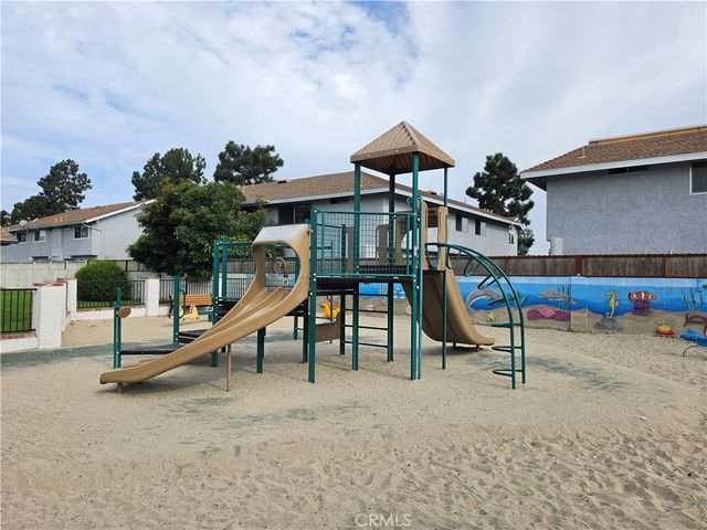19905 Derbyshire Lane, Huntington Beach, CA 92646
