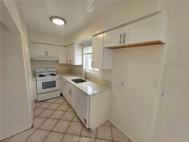 19905 Derbyshire Lane, Huntington Beach, CA 92646