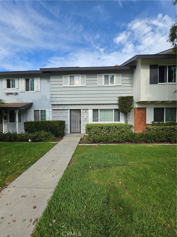 19905 Derbyshire Lane, Huntington Beach, CA 92646