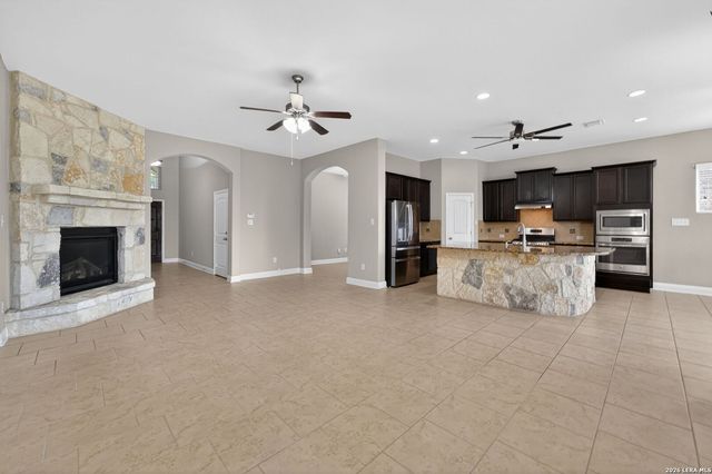 2932 Sunridge Dr, Schertz, TX 78108