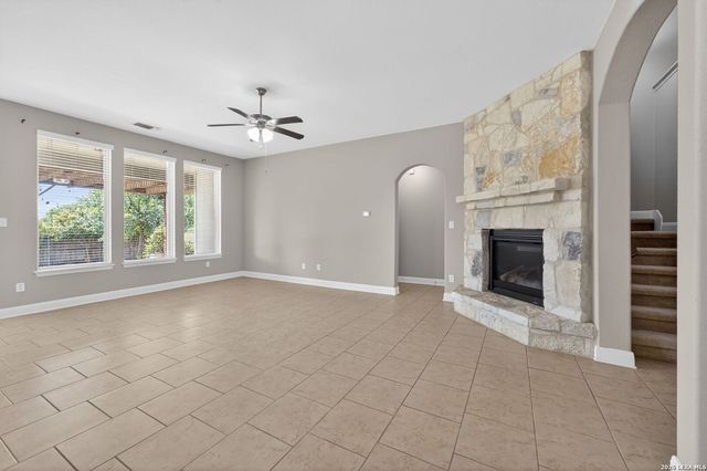 2932 Sunridge Dr, Schertz, TX 78108