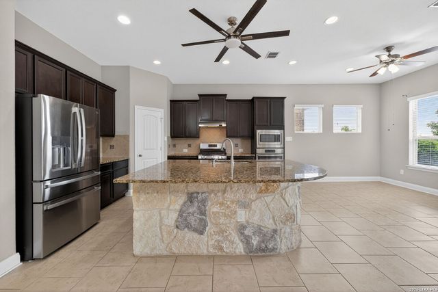 2932 Sunridge Dr, Schertz, TX 78108