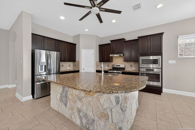 2932 Sunridge Dr, Schertz, TX 78108