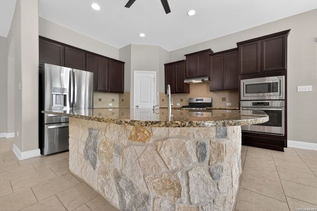 2932 Sunridge Dr, Schertz, TX 78108
