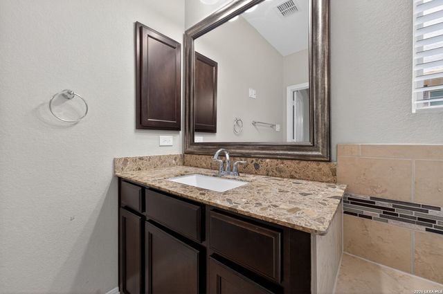 2932 Sunridge Dr, Schertz, TX 78108