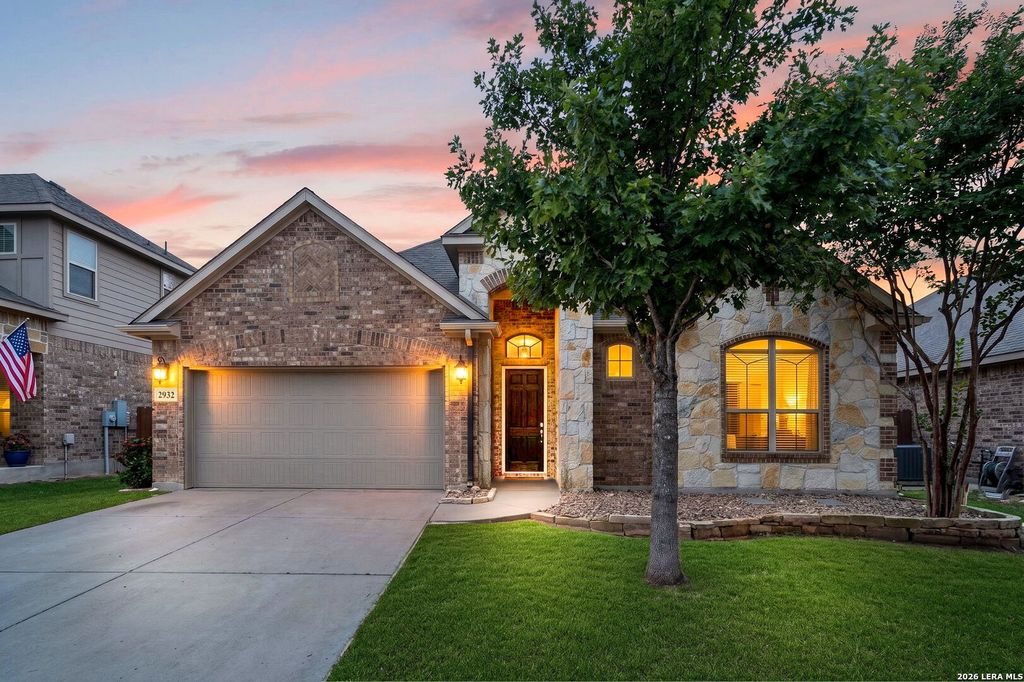 2932 Sunridge Dr, Schertz, TX 78108