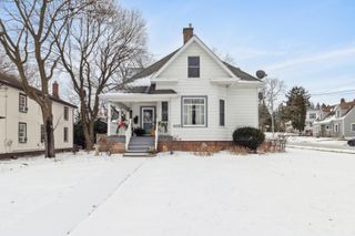 419 Dean Street, Woodstock, IL 60098